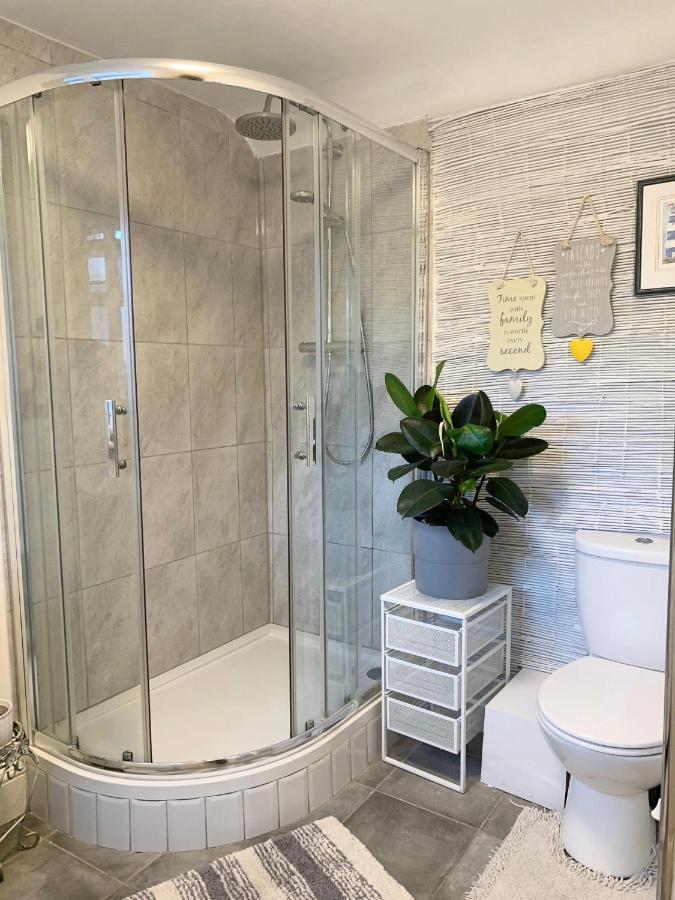 Beautiful Home, 3 Bedroom House Near Alton Towers, Wedgwood Museum, Universities Ньюкасл-андер-Лайм Экстерьер фото